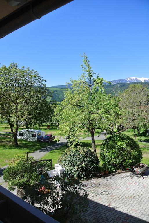 Landhaus Neubauer - Zimmer Millstatt Ruang foto